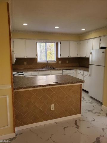 282 Nantucket PL, Newport News, VA 23606