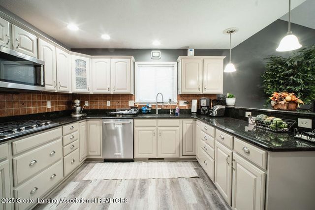 5323 Mirage Circle, Dimondale, MI 48821