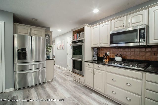 5323 Mirage Circle, Dimondale, MI 48821