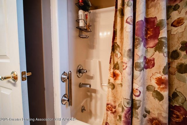 5323 Mirage Circle, Dimondale, MI 48821