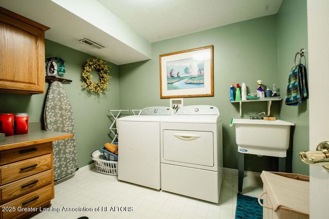 5323 Mirage Circle, Dimondale, MI 48821