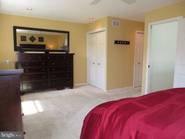 208 RED HAVEN DR, North Wales, PA 19454