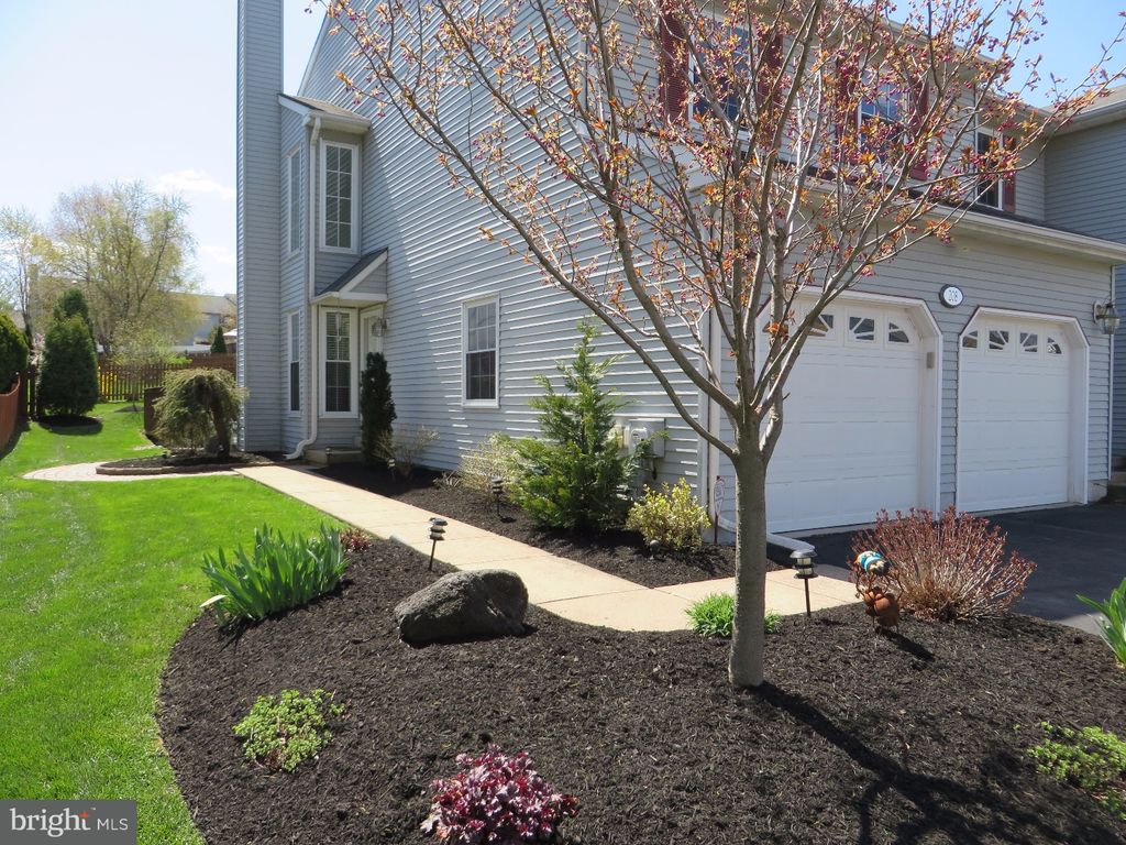 208 RED HAVEN DR, North Wales, PA 19454