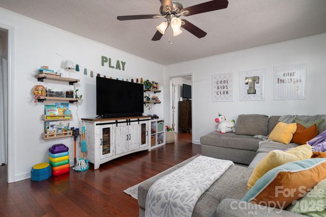 501 S 6th Street, Bessemer City, NC 28016