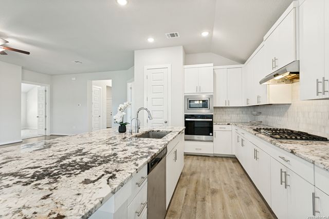 466 FOXTAIL VALLEY, Cibolo, TX 78108