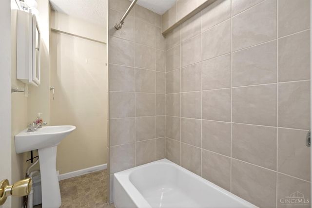 704 Seventeenth Avenue, Middletown, OH 45044