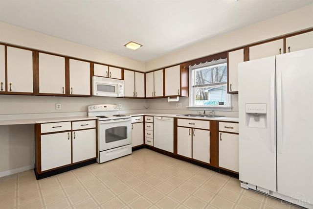 704 Seventeenth Avenue, Middletown, OH 45044