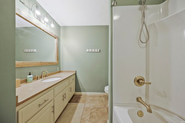 7688 Vann Road, Newburgh, IN 47630