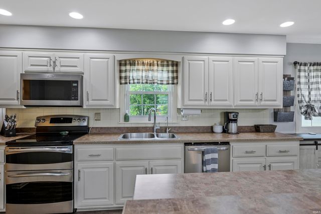 7688 Vann Road, Newburgh, IN 47630
