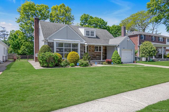 161 Rose Lane, New Hyde Park, NY 11040