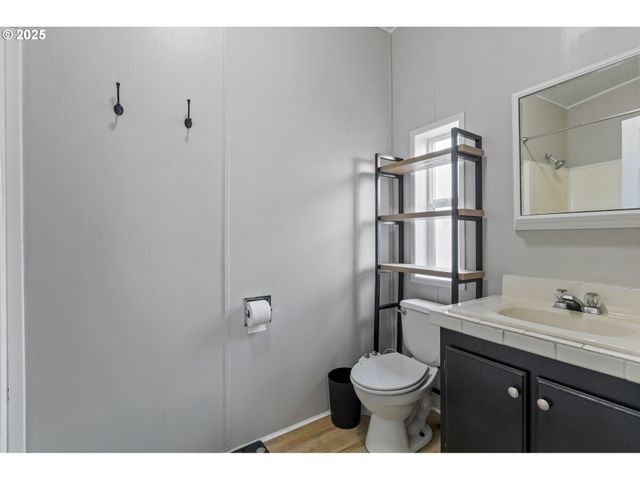 201 HEAVENLY Ct, Sutherlin, OR 97479