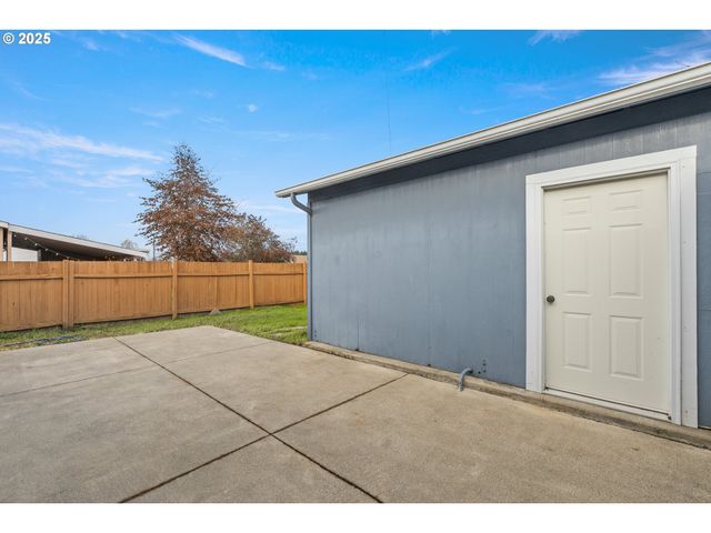 201 HEAVENLY Ct, Sutherlin, OR 97479