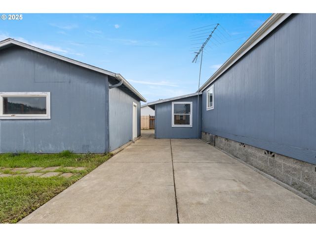 201 HEAVENLY Ct, Sutherlin, OR 97479