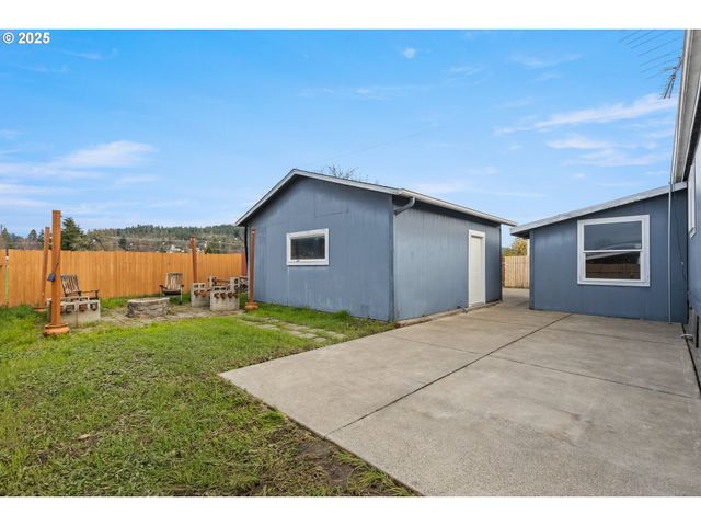 201 HEAVENLY Ct, Sutherlin, OR 97479