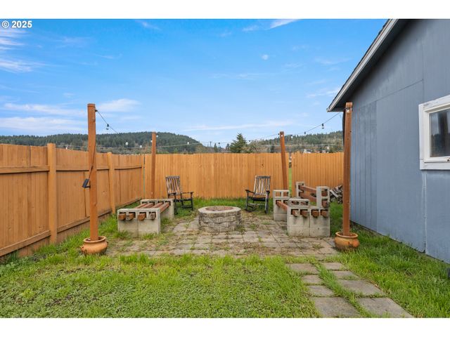 201 HEAVENLY Ct, Sutherlin, OR 97479