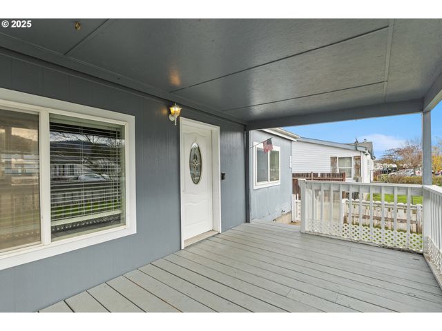 201 HEAVENLY Ct, Sutherlin, OR 97479