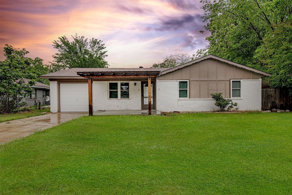 2127 E Mitchell Street, Arlington, TX 76010