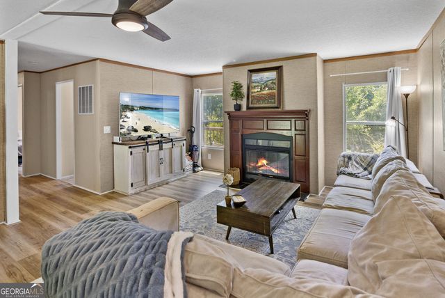 1575 Davis Road W, Fairmount, GA 30139
