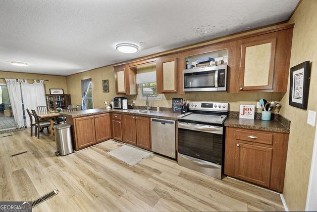 1575 Davis Road W, Fairmount, GA 30139