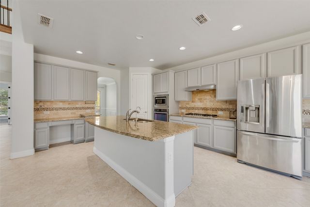 419 Aylesbury Drive, Roanoke, TX 76262