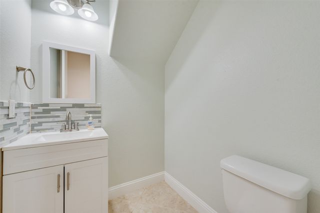 419 Aylesbury Drive, Roanoke, TX 76262