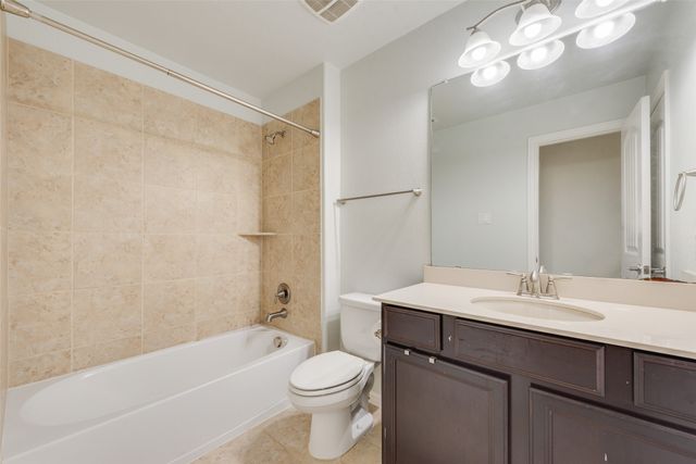 419 Aylesbury Drive, Roanoke, TX 76262
