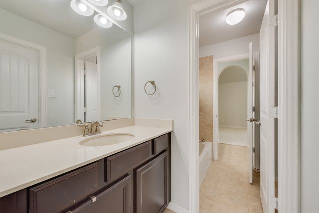 419 Aylesbury Drive, Roanoke, TX 76262