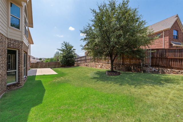 419 Aylesbury Drive, Roanoke, TX 76262