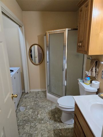 104 Shadowglenn Drive, Weatherford, TX 76087