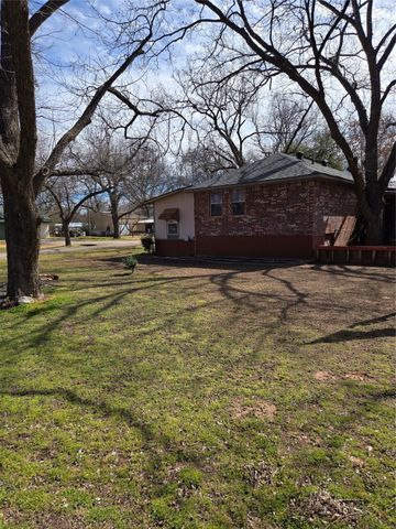 104 Shadowglenn Drive, Weatherford, TX 76087