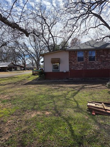 104 Shadowglenn Drive, Weatherford, TX 76087