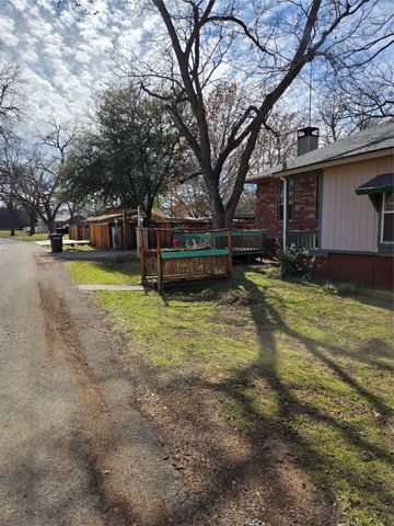 104 Shadowglenn Drive, Weatherford, TX 76087