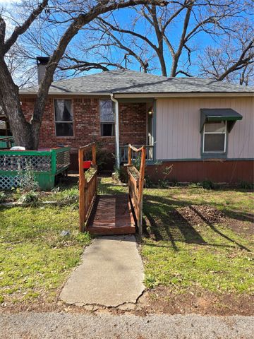 104 Shadowglenn Drive, Weatherford, TX 76087