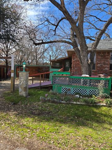 104 Shadowglenn Drive, Weatherford, TX 76087