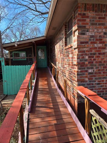 104 Shadowglenn Drive, Weatherford, TX 76087