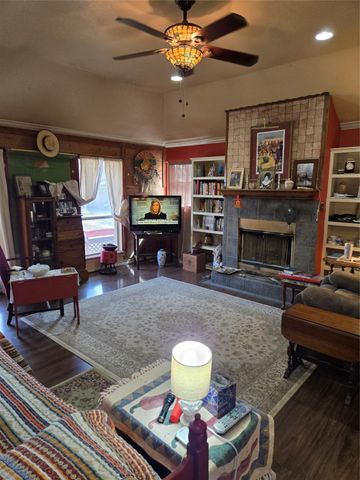104 Shadowglenn Drive, Weatherford, TX 76087