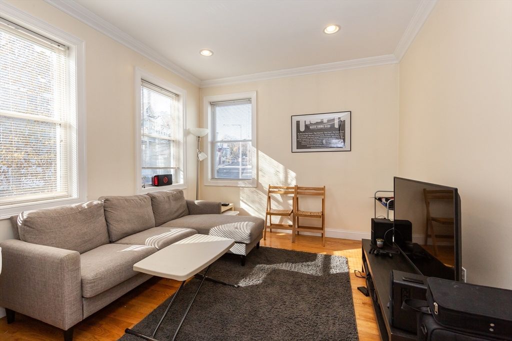 182 Calumet St 182, Boston, MA 02120