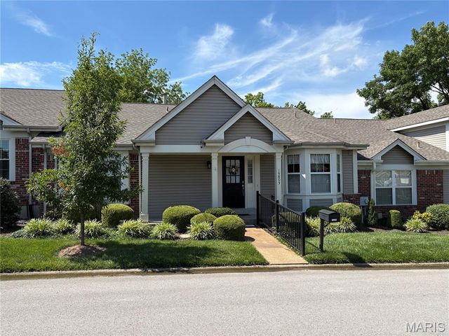 15803 Harris Ridge Court, Chesterfield, MO 63017