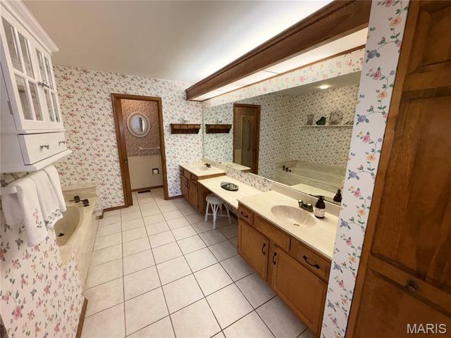 15803 Harris Ridge Court, Chesterfield, MO 63017