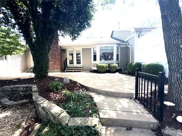 15803 Harris Ridge Court, Chesterfield, MO 63017