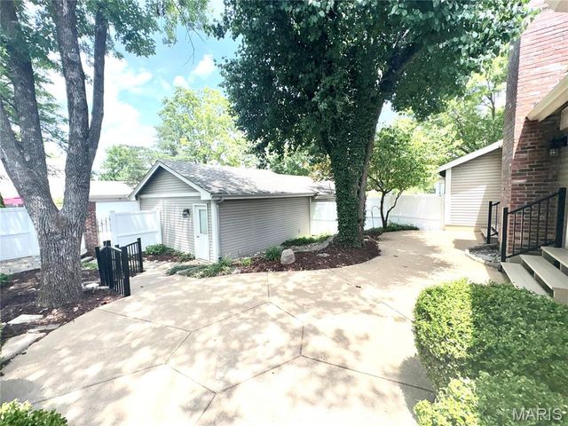 15803 Harris Ridge Court, Chesterfield, MO 63017