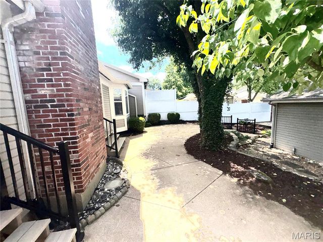 15803 Harris Ridge Court, Chesterfield, MO 63017