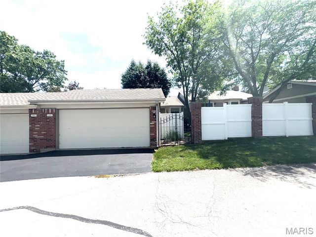 15803 Harris Ridge Court, Chesterfield, MO 63017