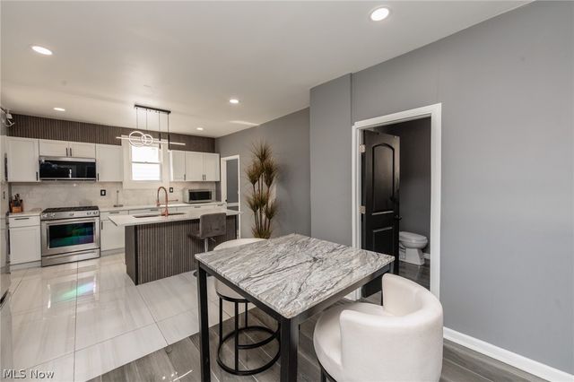 5811 Madison Avenue, Cleveland, OH 44102