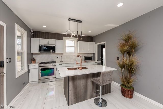 5811 Madison Avenue, Cleveland, OH 44102