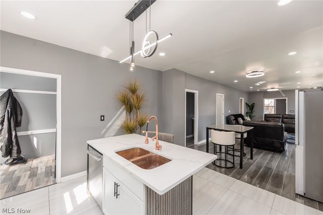 5811 Madison Avenue, Cleveland, OH 44102