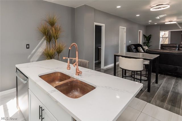 5811 Madison Avenue, Cleveland, OH 44102