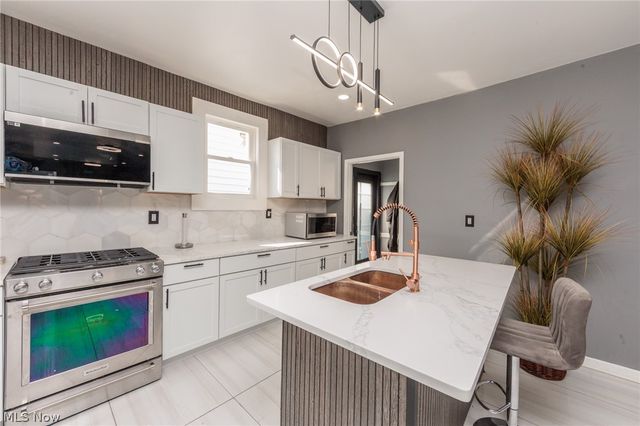 5811 Madison Avenue, Cleveland, OH 44102