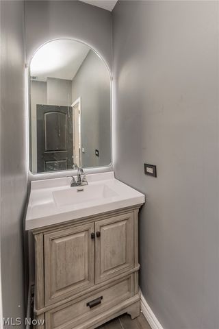 5811 Madison Avenue, Cleveland, OH 44102