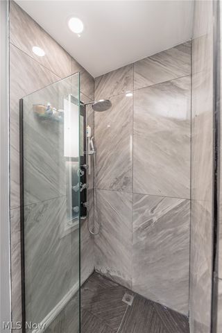 5811 Madison Avenue, Cleveland, OH 44102